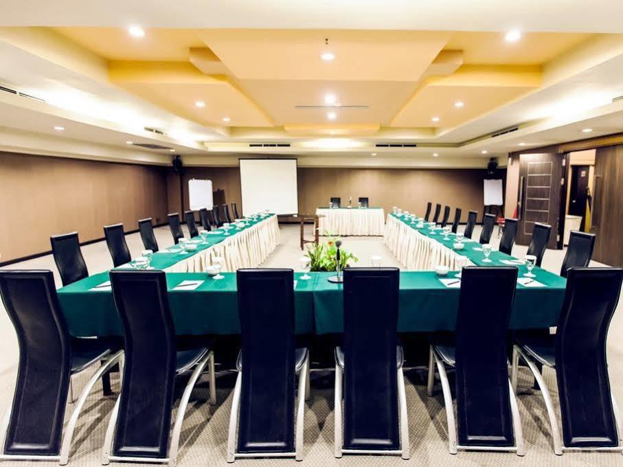 Orchardz Hotel Industri Jakarta Kemayoran Eksteriør billede